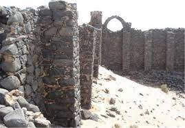 خرابه‌های مسجدی که در محل غدیر خم بنا شده بود و توسط واهبی‌ها ویران شد.