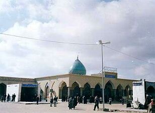 مسجد سَهْله از مشهورترین مساجد اسلامی که در قرن اول قمری در نزدیکی مسجد کوفه ساخته شده است.