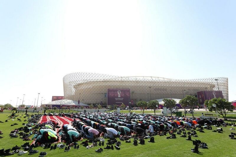 پرونده:نماز جماعت در قطر.jpg